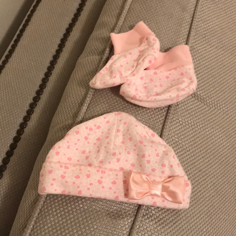 NWOT newborn cap with matching booties